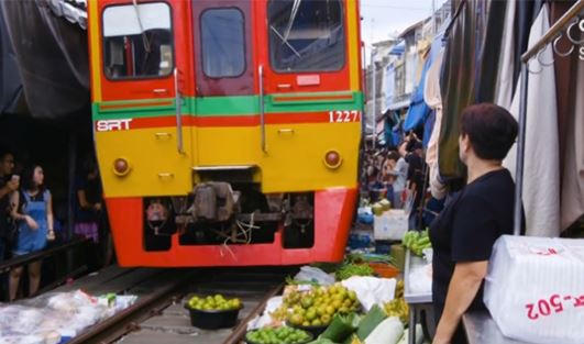 Most Dangerous Market maeklong railway market deaths